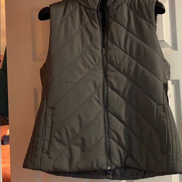 Brand new vest - Picture 3 of 3